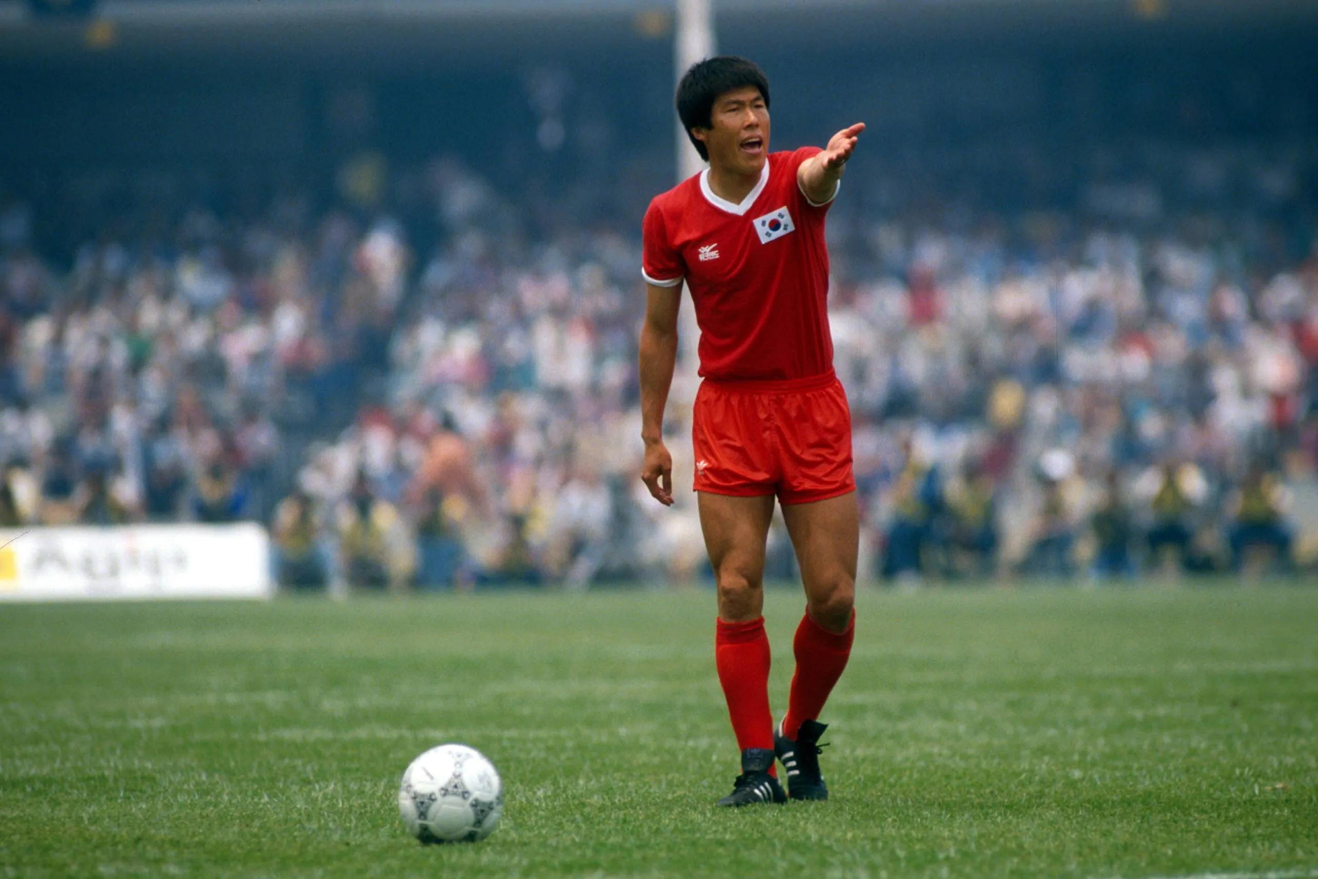 Two Korean legends, one World Cup, and the photo that connected them