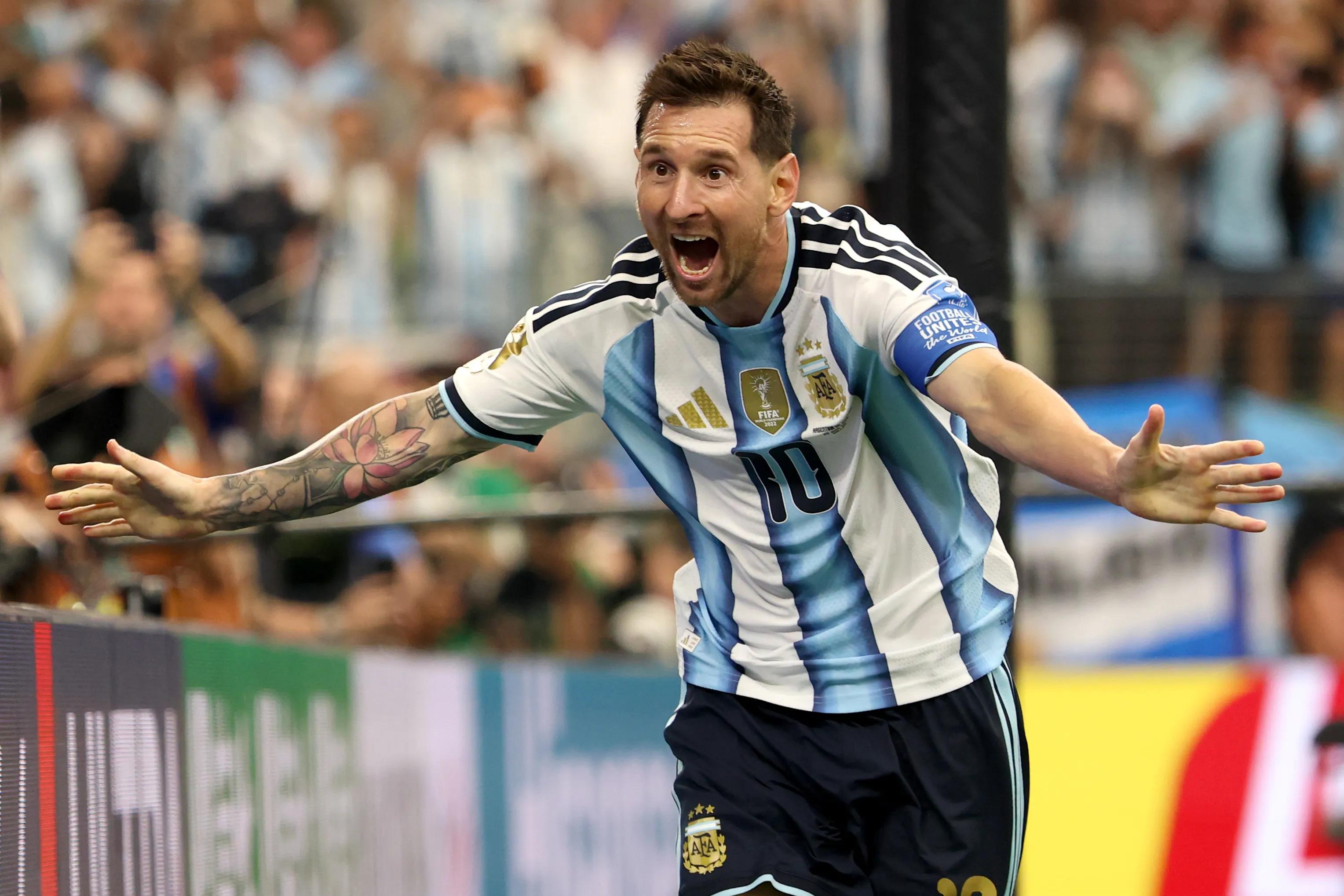 The Night Three Legends Walked Into a Stadium: Fans Remember When Titans Shared a World Cup Stage